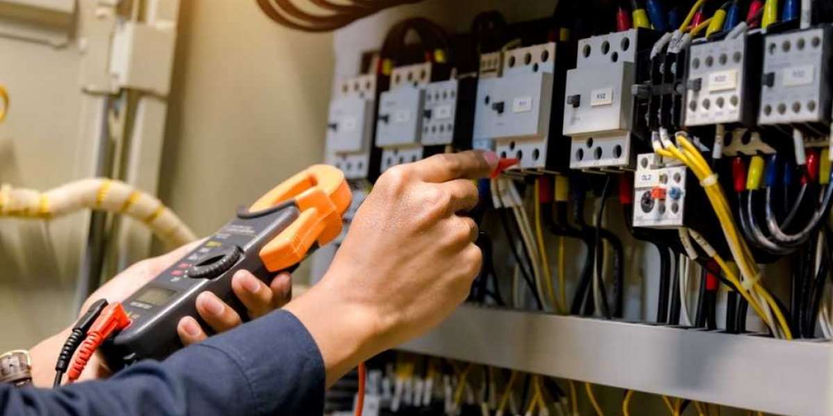 Elektrik Teknisyeni Olmak İçin Ne Yapmalıyım? Elektrik Teknisyeni Nasıl Olunur?