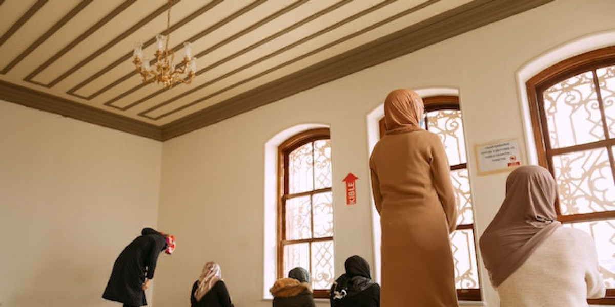 Bayram Namazını Bayanlar Kılar Mı? Bayram Namazı Bayanlara Farz Mı?